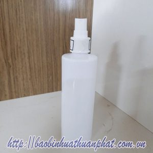 Chai Nhua 150 Ml Voi Xit